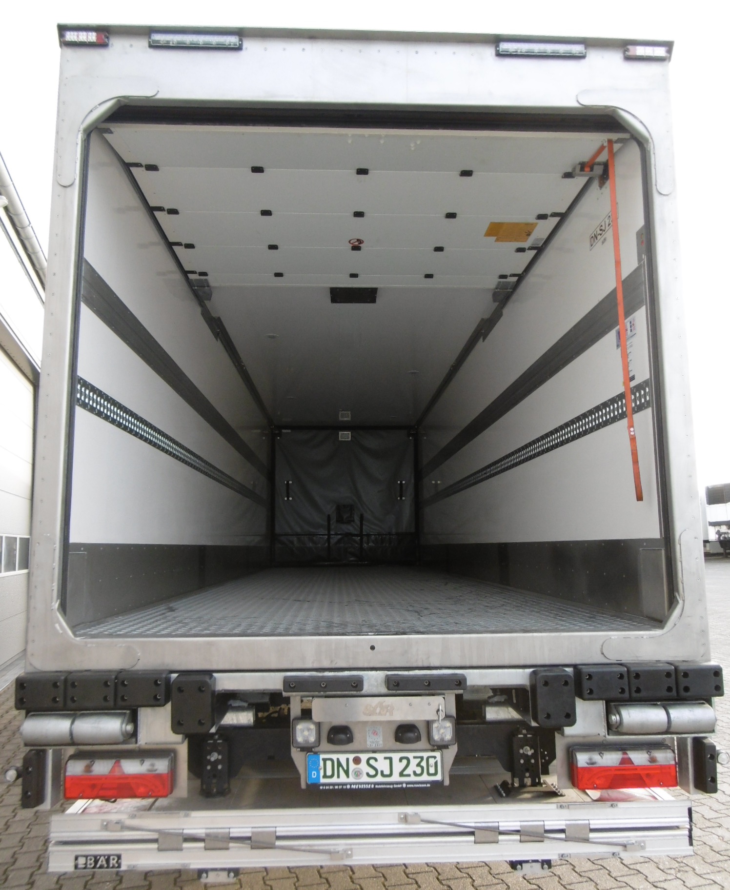 Heck__Rolltor_offen_1