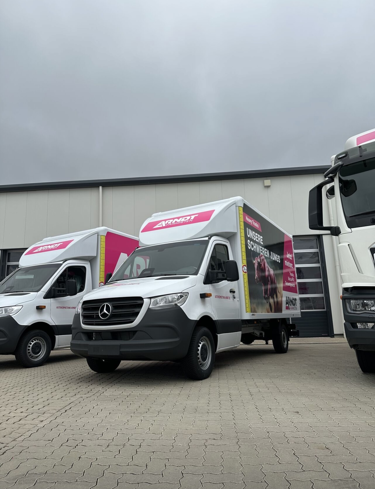 Arndt Autovermietung Transporter bis 3.5t, Koffer mit Ladebordwand