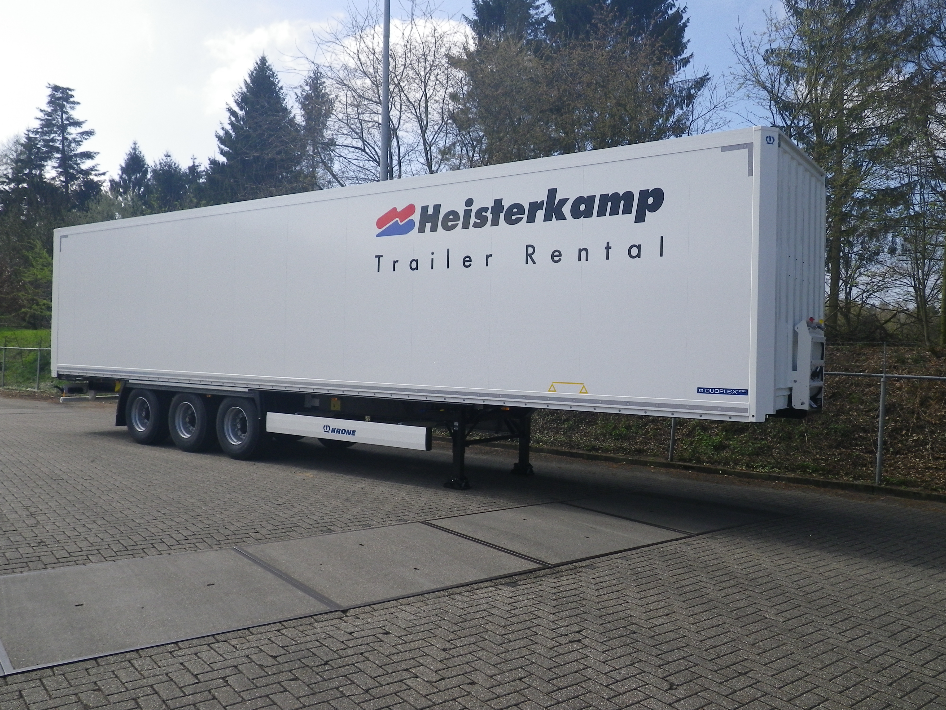 Buitenkant_3-assige_kasten_trailer_standaard_-_Copy