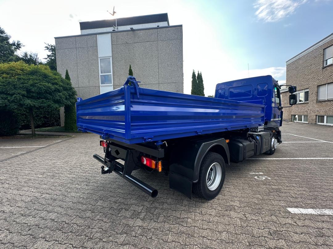 Renault D 12.240 Dreiseitenkipper-Werkzeugkasten-12 to