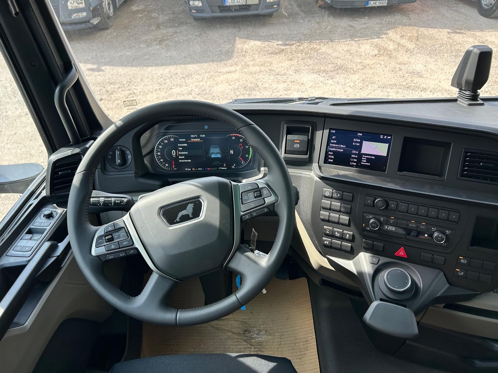 TGX_Cockpit_2
